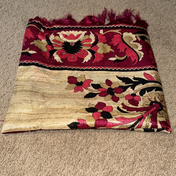 Stunning hot pink and golden color combo dupatta - Picture 4 of 4